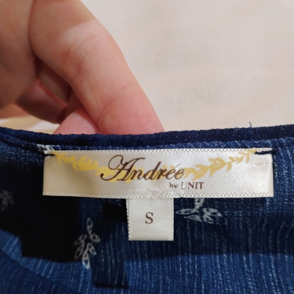Andree Navy Blouse with White Accents - Picture 3 of 7